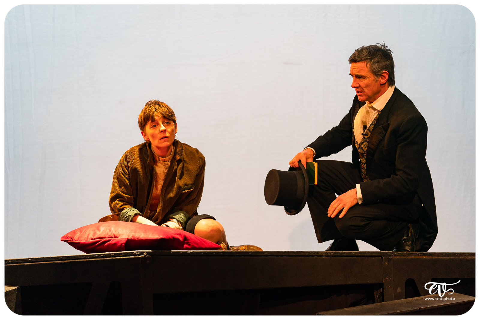 OLIVER TWIST (CIE LA MESNIE H.)